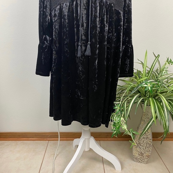 Torrid Plus Size 4 Black Lace Up Tassel Velvet Bell Sleeve Dress NWT - Picture 5 of 12